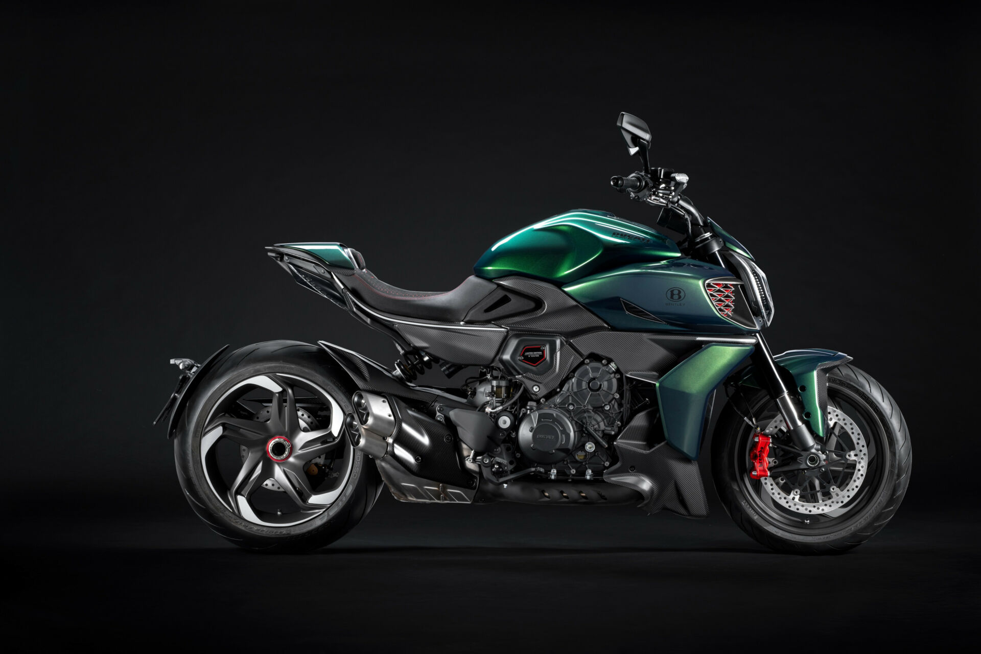 Video Ducati Collaborates With Bentley To Create Special Diavel V