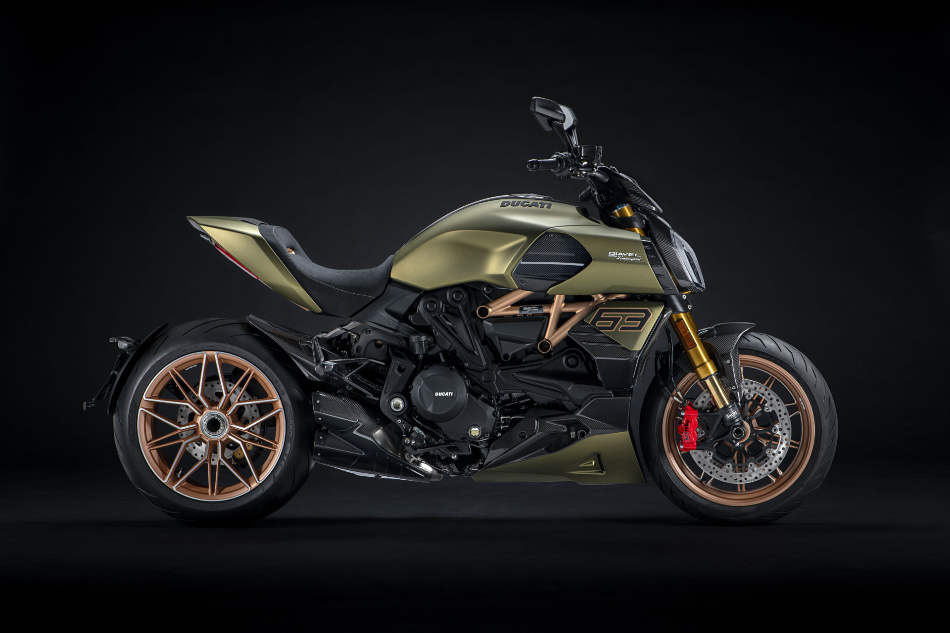 DUCATI_DIAVEL_1260_LAMBORGHINI_02_UC213096_High_1606408411