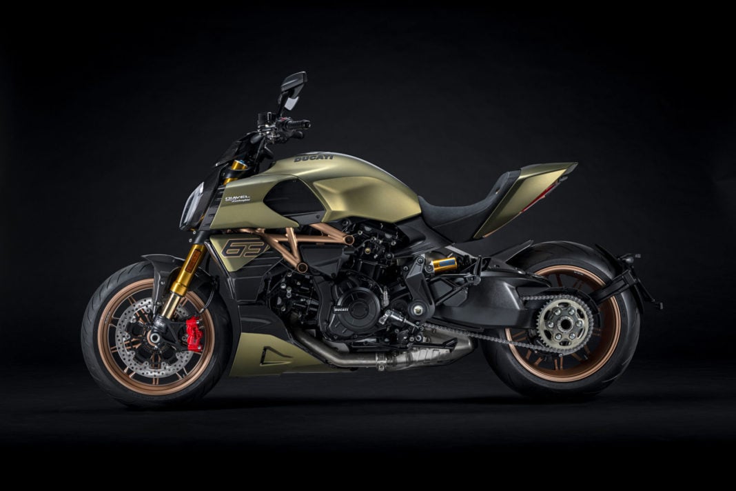 DUCATI_DIAVEL_1260_LAMBORGHINI_03_UC213095_High_1606408400 1068x712