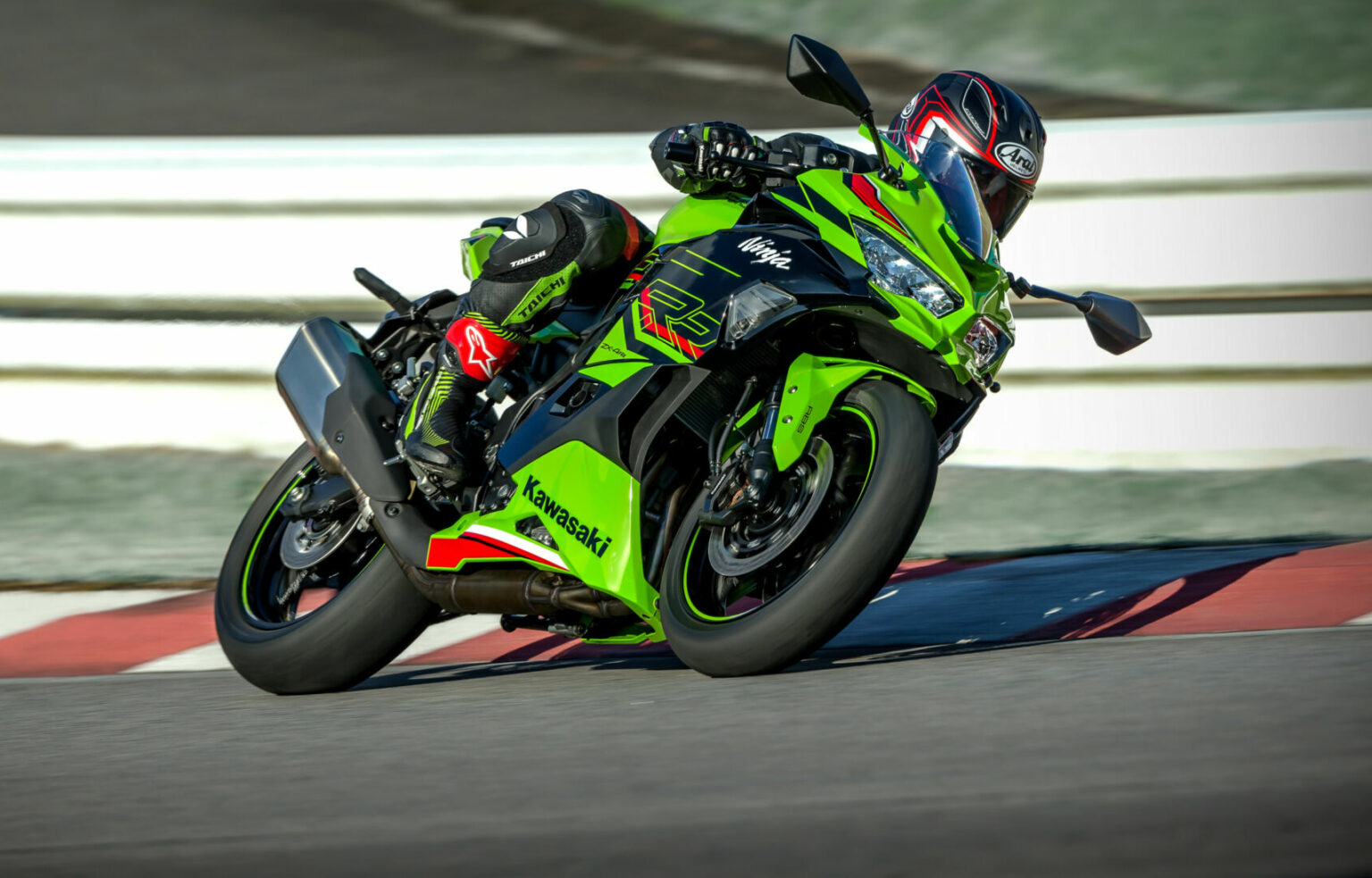 Video: Take A Closer Look At The All-New 2023 Kawasaki Ninja ZX-4RR ...