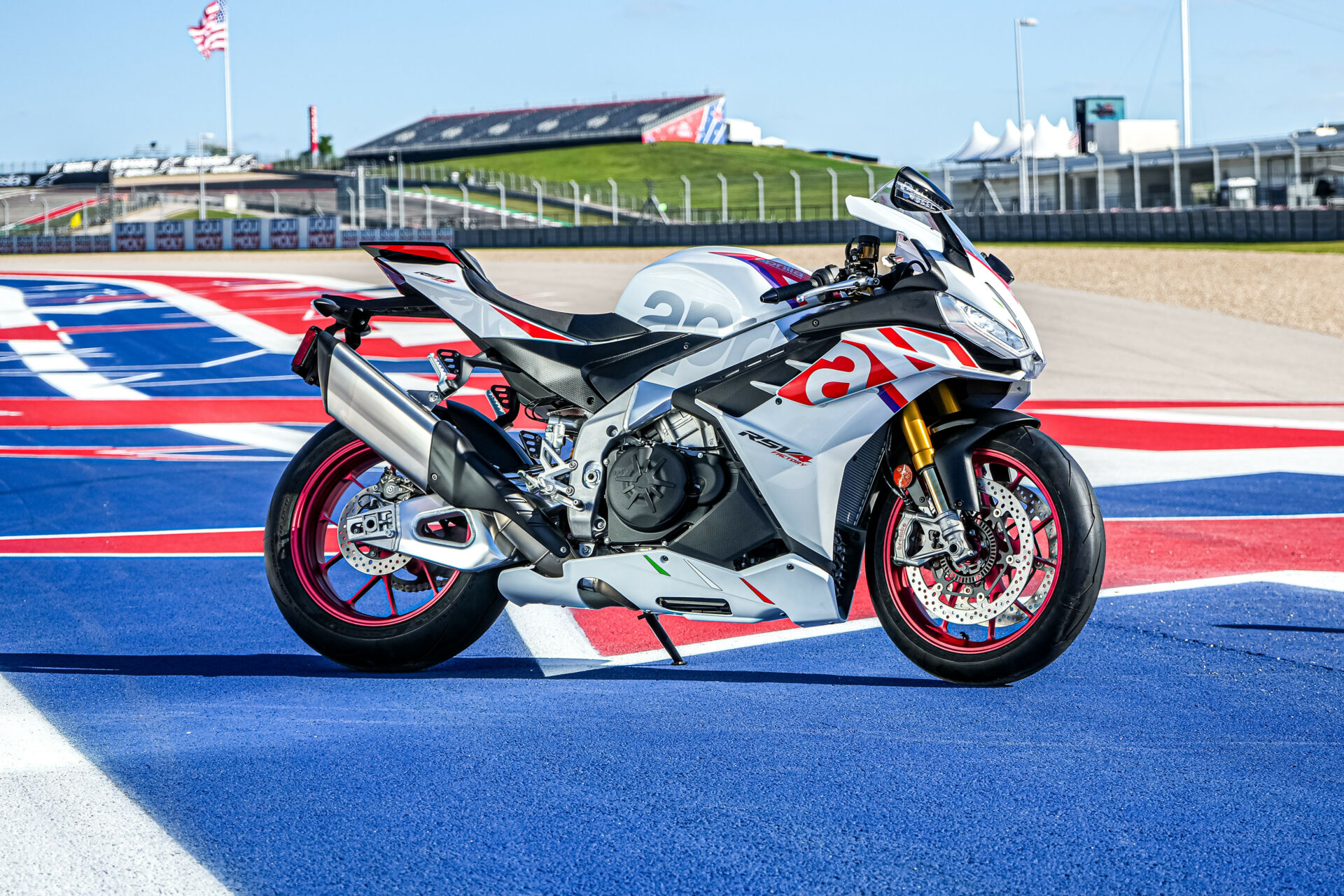 Aprilia Unveils New Limited Edition RSV4 Factory & Tuono V4 Factory ...