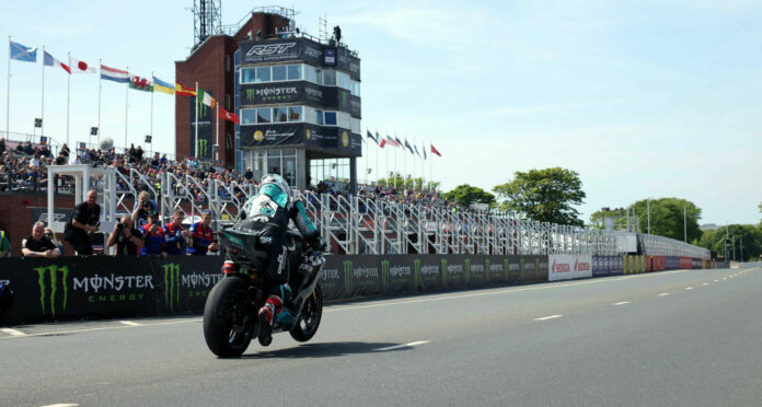 Isle Of Man TT: Superstock TT Race One Report - Roadracing World ...