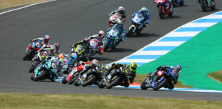 Jason O'Halloran (22) leads Kyle Ryde (77) and the rest of the British Superbike field at Knockhill Circuit. Photo courtesy MSVR.