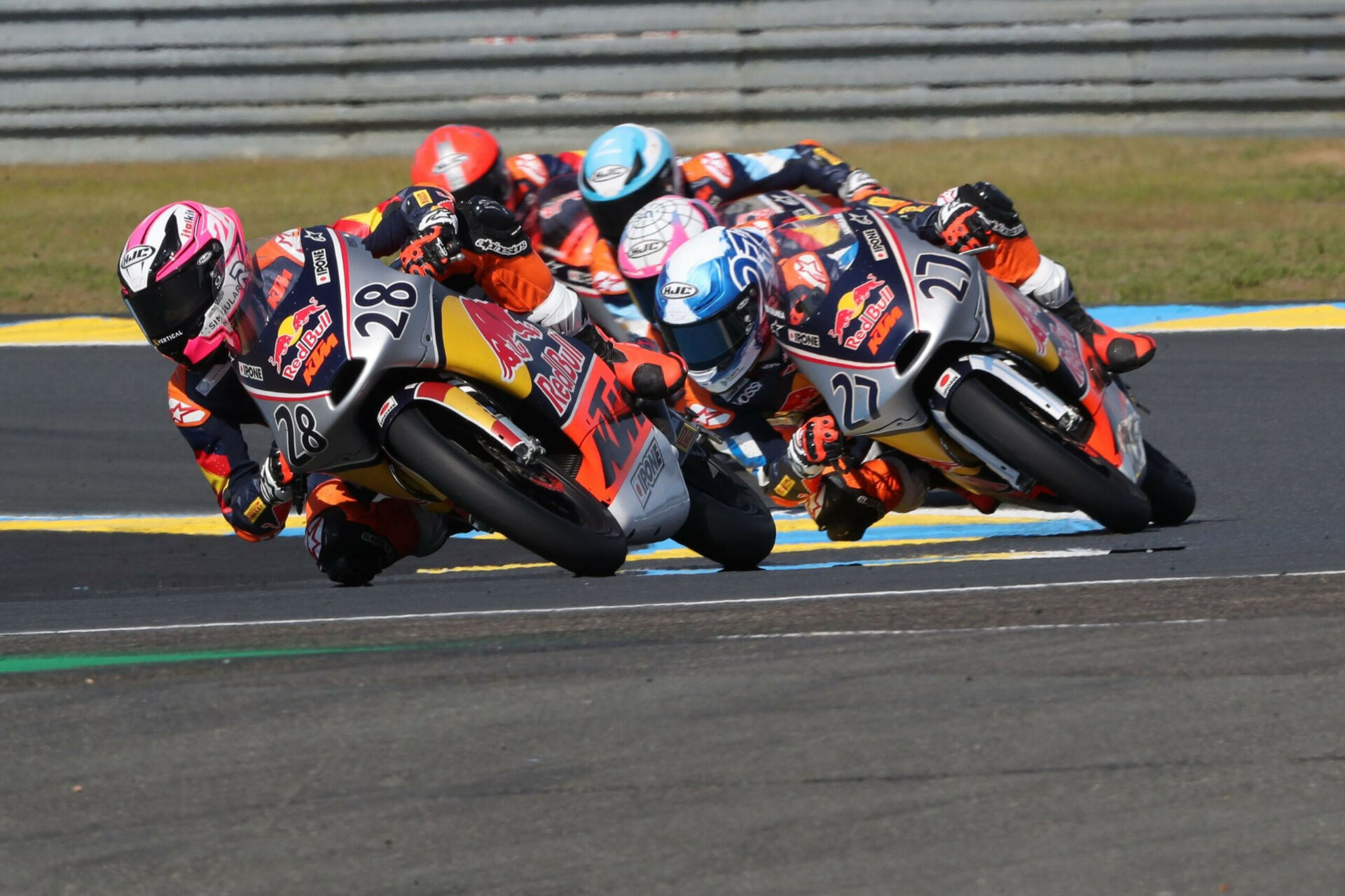Màximo Quiles (28) leads Race One. Photo courtesy Red Bull.