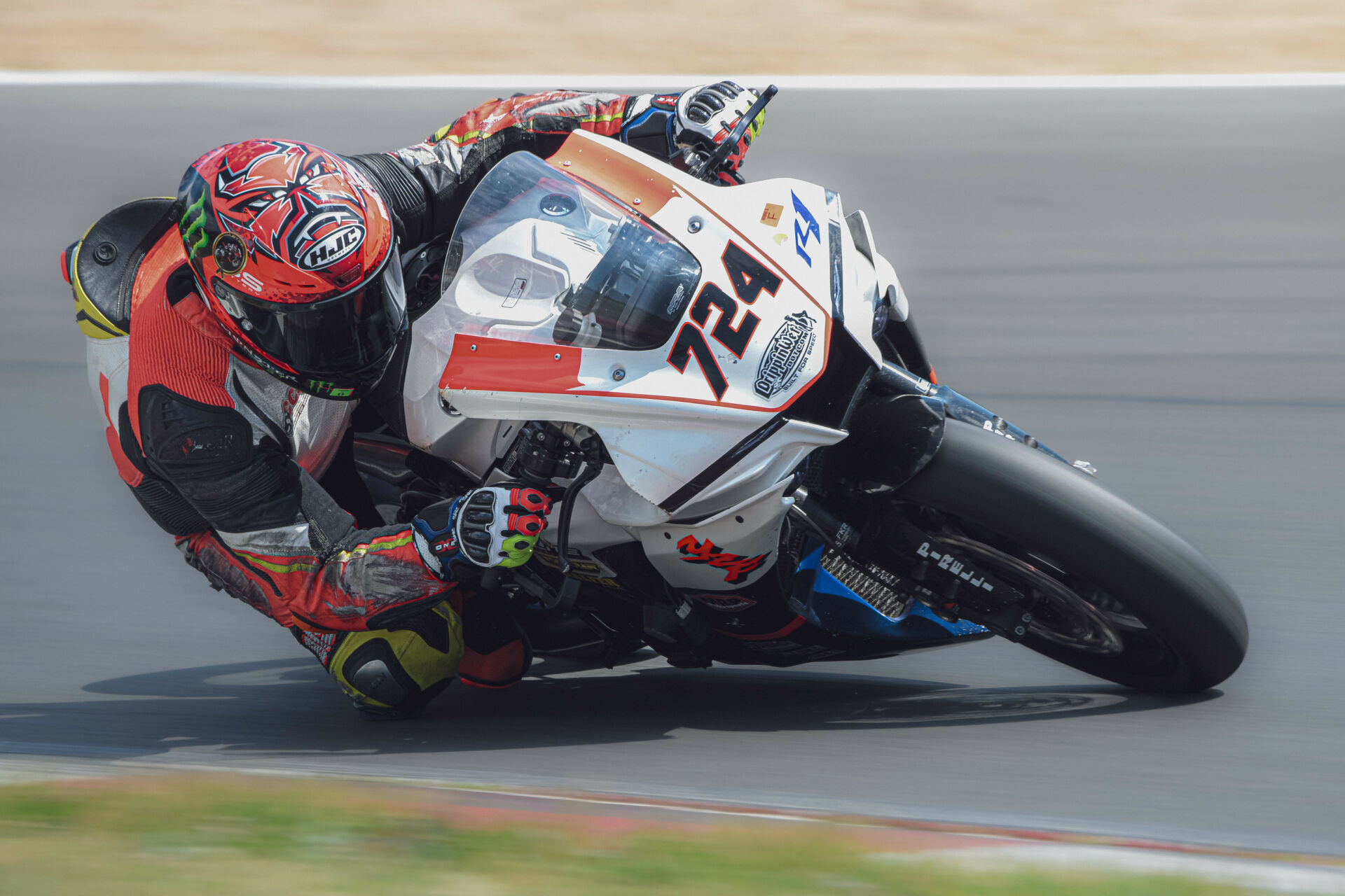 Brian Grasso (724) won the ASRA Superstock race at Summit Point. Photo by Vae Vang/Noiseless Productions, courtesy ASRA.
