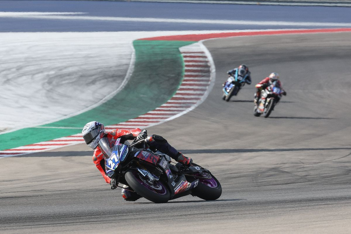 Alessandro Di Mario (27) dominated the BellissiMoto Twins Cup race. Photo by Brian J. Nelson.