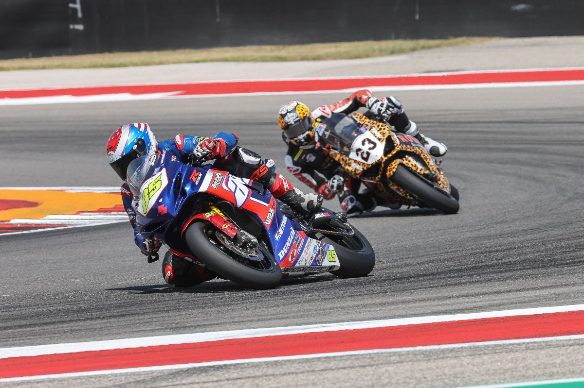 Jake Lewis (85) battled early with Corey Alexander (23), but eventually pulled away to victory, his first of the year. Photo by Brian J. Nelson.