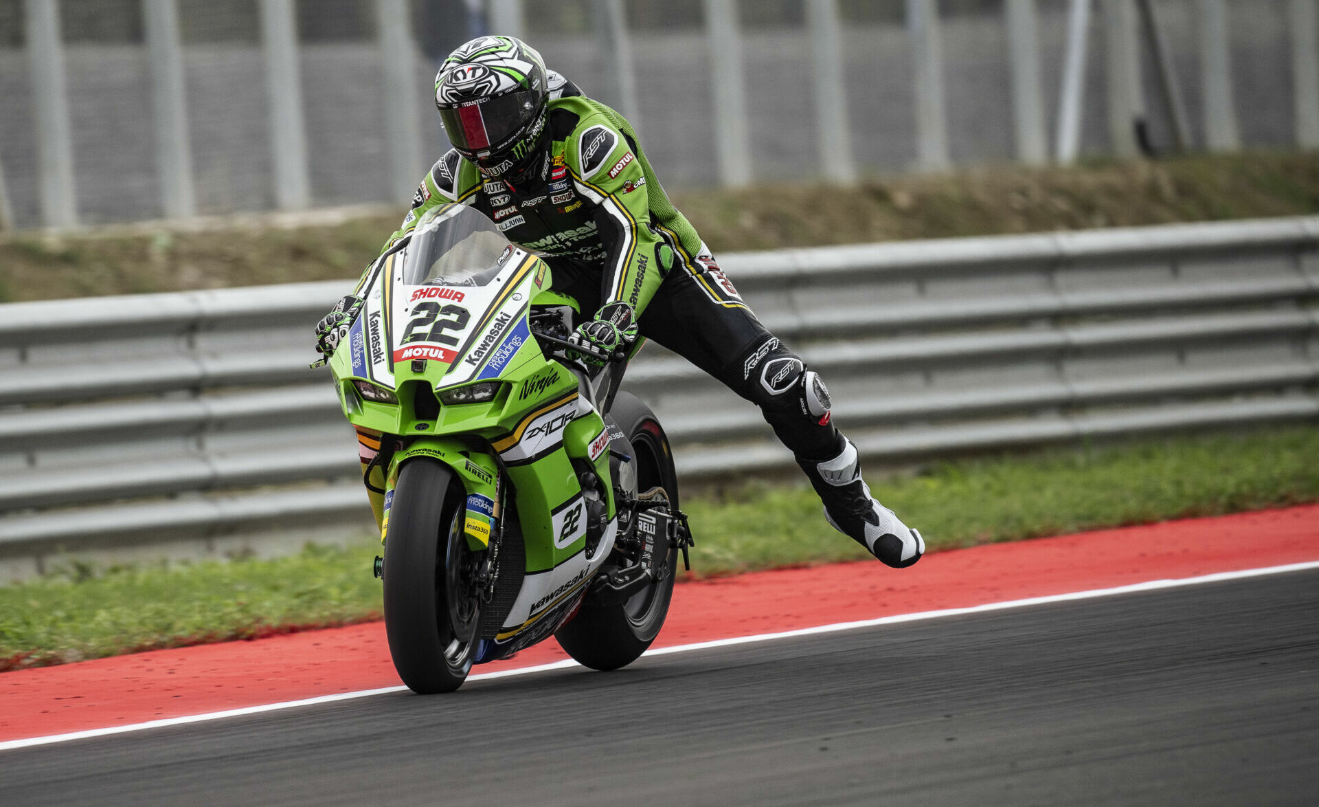 Alex Lowes (22). Photo courtesy Kawasaki Racing Team.