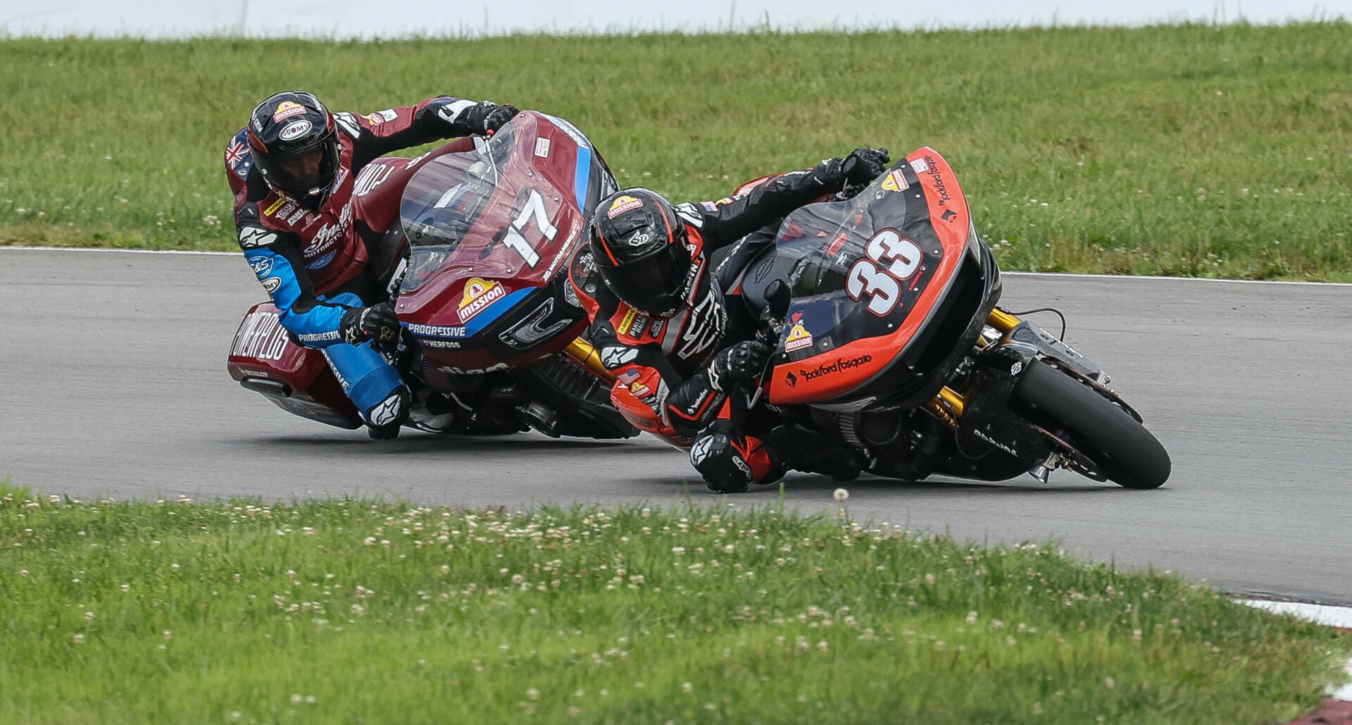 Kyle Wyman (33) and Troy Herfoss (17) are battling for the Mission King Of The Baggers Championship. Photo by Brian J. Nelson, courtesy MotoAmerica.