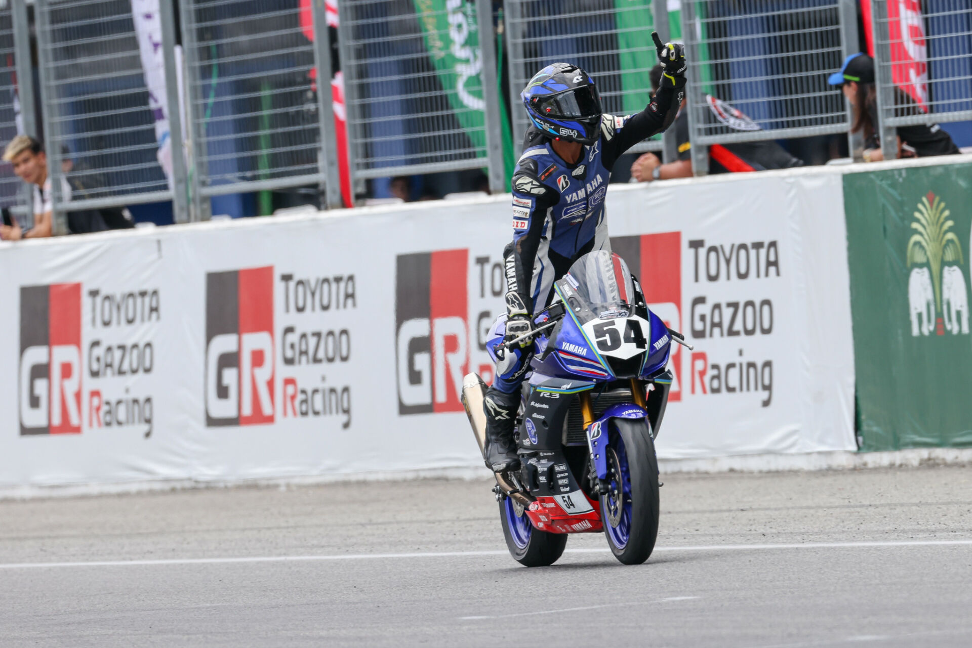 Thailand’s Sakchai Kongduangdee (54), a race winner in the Yamaha R3 bLU cRU Asia Pacific Championship, is heading to the Yamaha R3 bLU cRU European SuperFinale in Portugal. Photo courtesy Yamaha Thailand.