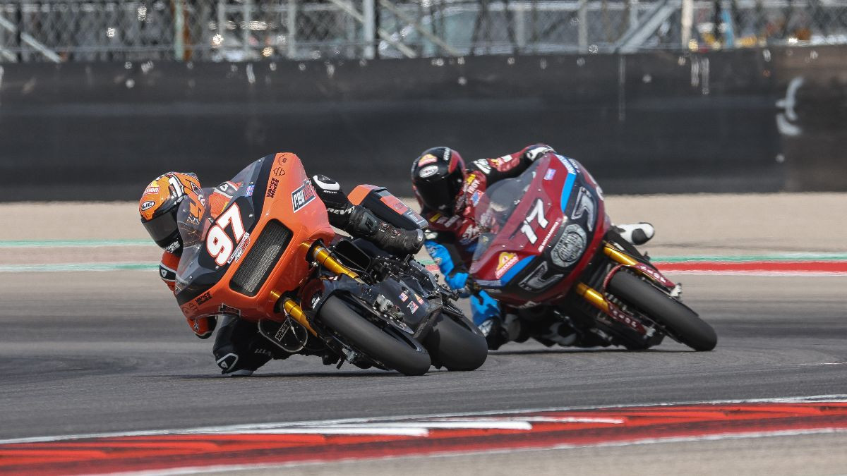 Rocco Landers (97) beat Troy Herfoss (17) to win the first Mission King Of The Baggers race of his career. Photo by Brian J. Nelson.