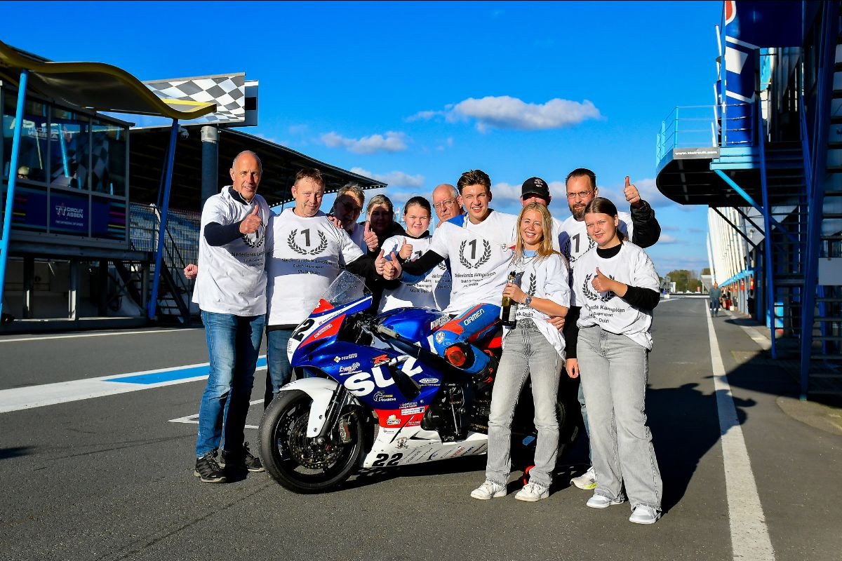 2024 Dutch Supersport Champion Maik Duin poses with the Racing Team Rijssen crew and winning Suzuki GSX-R750. Photo by Jan Timmerman/JTS Photography, courtesy Racing Team Rijssen .