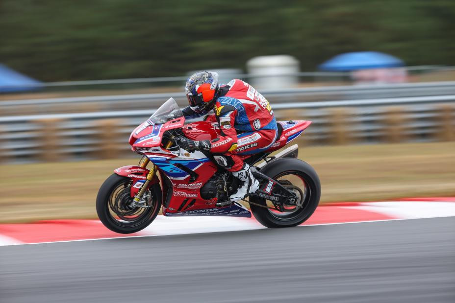 Hayden Gillim winning at NJMP.