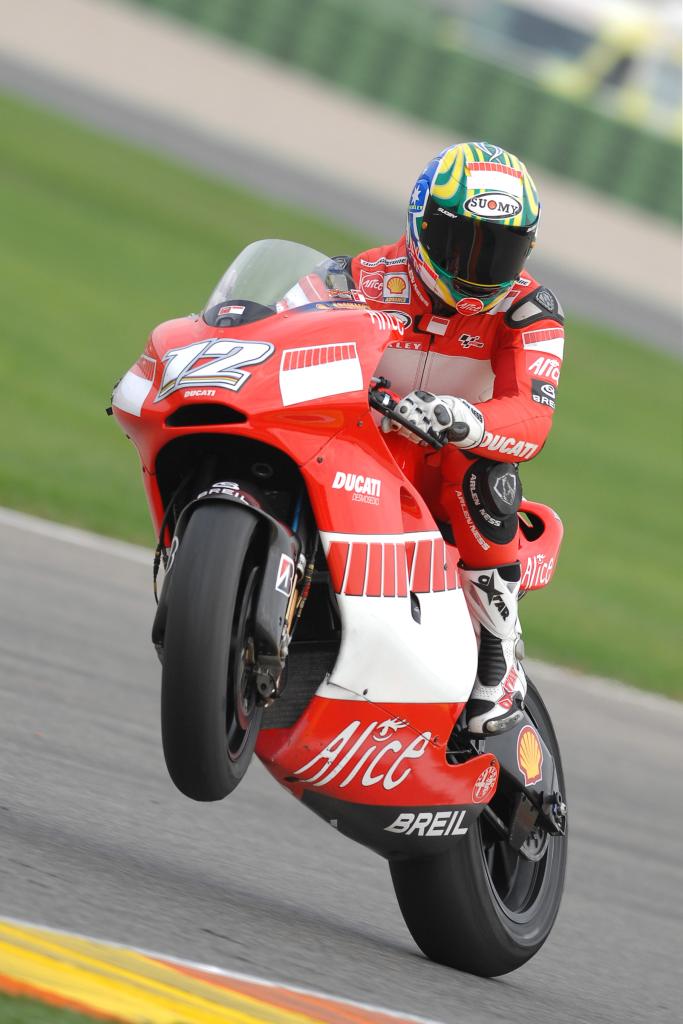 Valentino Rossi wins thrilling opening race of MotoGP season in Qatar, Motorsport News