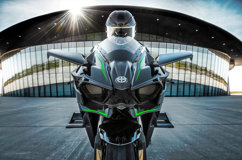 dannelse Isolere industri Kawasaki Releases More Details About The 300-Horsepower, $50,000 Ninja H2R  - Roadracing World Magazine | Motorcycle Riding, Racing & Tech News